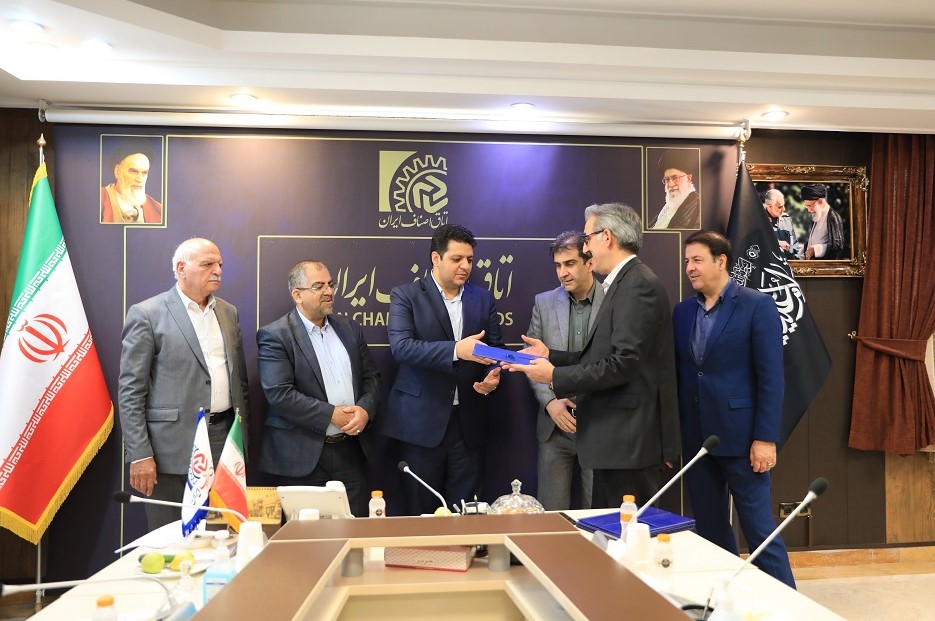 به گزارش خبرانرژی، درراستای اجرای تبصره ذیل ماده ۱۷ آیین‌نامه اجرایی موضوع تبصره ۲ ماده ۴۳ قانون نظام صنفی و بنا به درخواست ۴ نفر از اعضای هیات رئیسه اتاق اصناف ایران مبنی بر انتخابات دوباره داخلی، باتوجه به موافقت علیرضا شاه‌میرزایی، معاون تجارت و خدمات وزارت صنعت، معدن و تجارت، عصر روز دوشنبه ۶ شهریور ۱۴۰۲، انتخابات داخلی هیات رئیسه اتاق اصناف ایران با حضور همه اعضا برگزار شد.