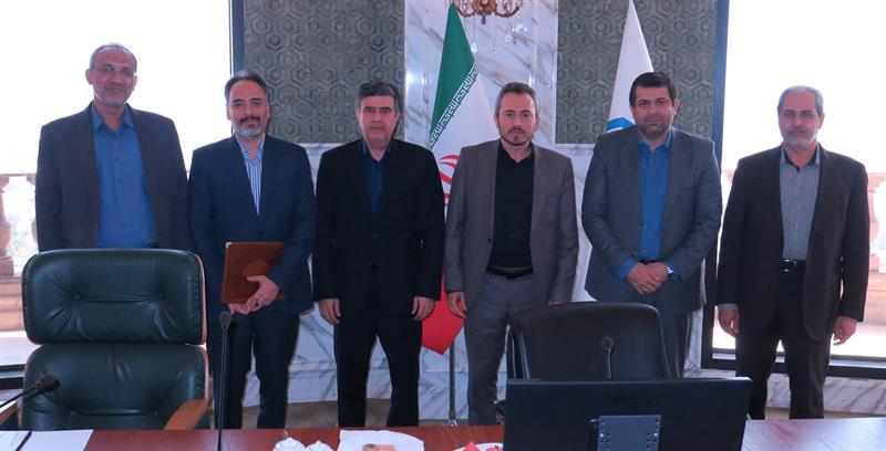 به گزارش خبر انرژِی به نقل از اداره کل روابط عمومی و امور بین الملل بیمه مرکزی در حکم مهندس مجید بهزادپور با اشاره به شایستگی های “وحید عزیززاده” _سرپرست جدید دفتر حقوقی” بر ضرورت اهتمام جدی و تلاش همه جانبه برای ایجاد تحول ساختاری در مباحث حقوقی بیمه مرکزی و تعامل وی با ارکان این صنعت، تاکید شده است.