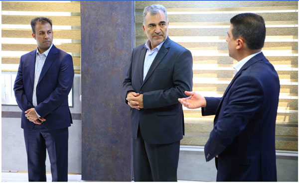 به گزارش خبر انرژی به نقل از روابط‌عمومی بانک دی؛ علیرضا قیطاسی در بازدید از مرکز آموزش بانک دی در نشستی با مدیران مدیریت امور سرمایه انسانی با ابراز رضایت از توسعه سرانه کمی و کیفی آموزش در بانک گفت: نیازسنجی اصولی، برنامه‌ریزی مناسب و شناسایی اساتید باتجربه و خبره در امر آموزش مباحث بانکی و سازمانی مهمترین رموز موفقیت بانک دی در توسعه آموزش‌های سازمانی در دو سال اخیر بوده است.