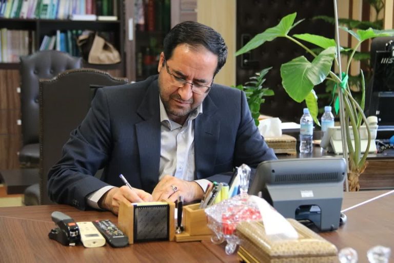 به گزارش خبر انرژی به نقل از سازمان امور اراضی کشور، رضا افلاطونی رئیس سازمان امور اراضی کشور و دبیر  کارگروه فراقوه‌ای مبـارزه بـا زمین‌خواری ستاد هماهنگی مبارزه با مفاسد اقتصادی طی نامه‌ای به اعضای کارگروه نسـخه نهایی منشور پروژه پنجره واحـد مدیریت زمین را ابلاغ کرد.