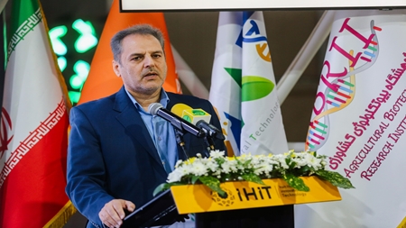 به گزارش خبرانرژی به نقل از معاونت علمی، فناوری و اقتصاد دانش بنیان ریاست جمهوری، کاظم خاوازی که در افتتاحیه دومین رویداد فناوری‌های نوین کشاورزی در محل خانه نوآوری و فناوری ایران (iHIT) سخن می‌گفت خاطرنشان کرد: تا سال ۲۰۵۰ باید ۷۰ درصد غذای بیشتر در دنیا تولید شود، در حالی که در هر دهه ۹ میلیمتر بارندگی کاهش و سه‌دهم درجه سانتیگراد نیز دما افزایش می‌یابد که اثرات آن در بخش کشاورزی قابل مشاهده است.