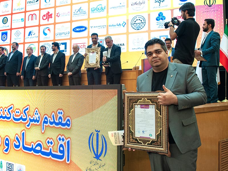 به گزارش خبر انرژی به نقل از پایگاه خبری رازپول، در جریان اختتامیه کنفرانس اقتصاد و مدیریت کسب‌وکار، به برگزیدگان جایزه ملی مدیریت کسب‌وکار اهدا شد و ایران‌کارت در بخش باشگاه مشتریان این جایزه را دریافت کرد.