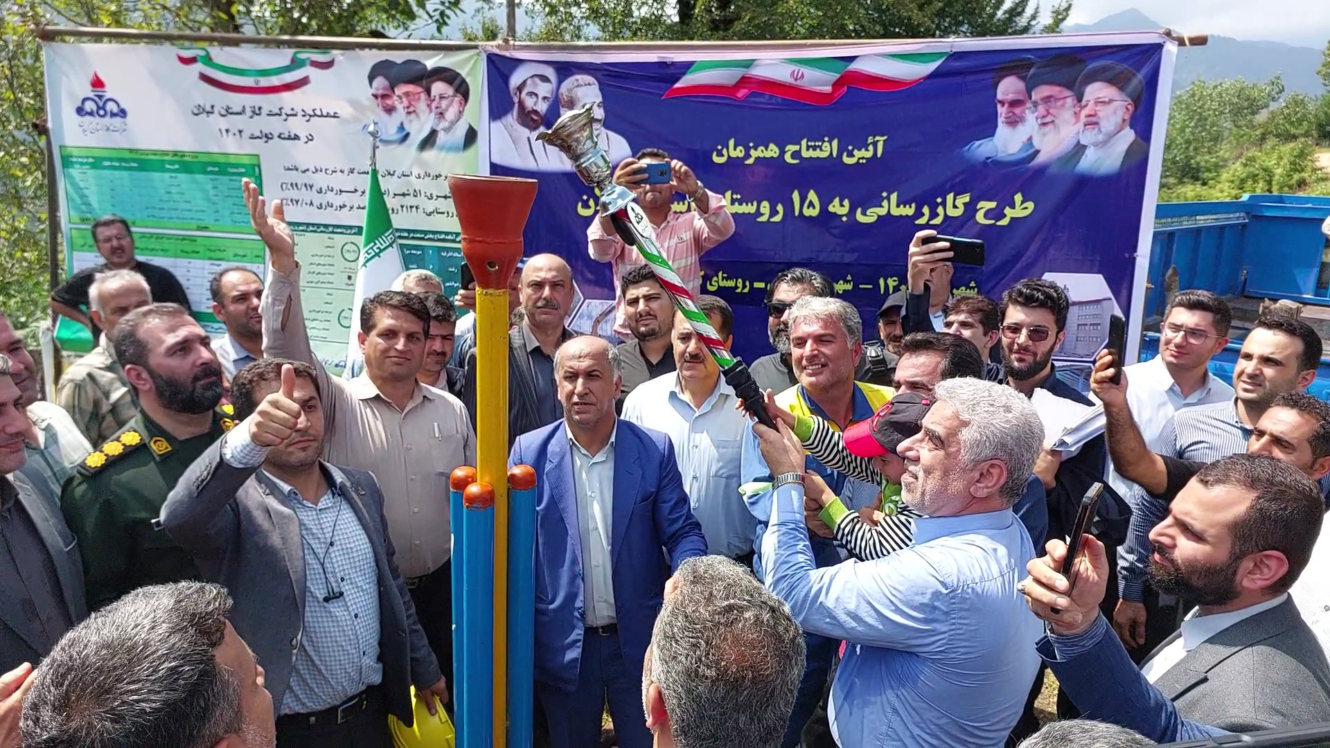 به گزارش خبرانرژی – رشت: سیده حدیث میرزاده: آئین افتتاح طرح گازرسانی به ۱۵ روستای کوهستانی، ۲۷ واحد صنعتی و پروژه توسعه ظرفیت ۳ ایستگاه تقلیل فشار گاز با حضور استاندار گیلان و جمعی از مدیران استانی و شهرستانی در تالش برگزار 