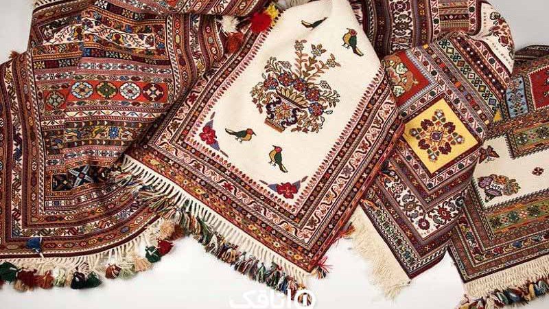 ماکو علاوه بر جاذبه‌های گردشگری در حوزه صنایع دستی نیز قابلیت‌های فراوانی دارد، بطوریکه گردشگران ضمن بازدید از مکان‌های تاریخی و طبیعت زیبای این منطقه می‌توانند افزون بر خرید نقل و شیرینی‌های خاص با خرید صنایع دستی سفر خود را به خاطره‌ای ماندگار تبدیل کنند.