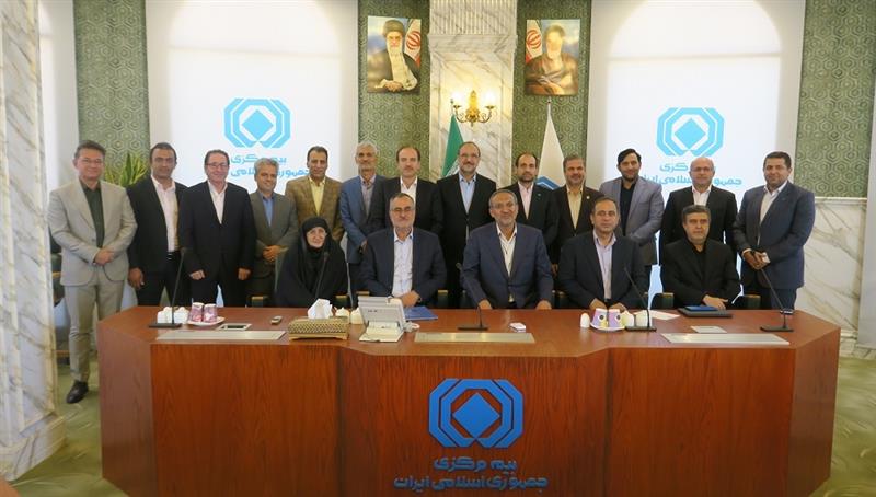 به گزارش خبر انرژی به نقل از اداره کل روابط عمومی و امور بین الملل بیمه مرکزی، دکتر استادهاشمی در این جلسه ، کاندیداتوری دو رییس کل اسبق ، مدیران عامل شرکتها، نمایندگان شبکه فروش و بانوان گرامی در انتخابات سندیکا را نشانه اهمیت این رکن اساسی صنعت بیمه دانست و گفت: همکاری و همراهی بیمه مرکزی با سندیکای بیمه گران موجب تحرک جدی صنعت شده و این همدلی نیاز اصلی امروز صنعت است.