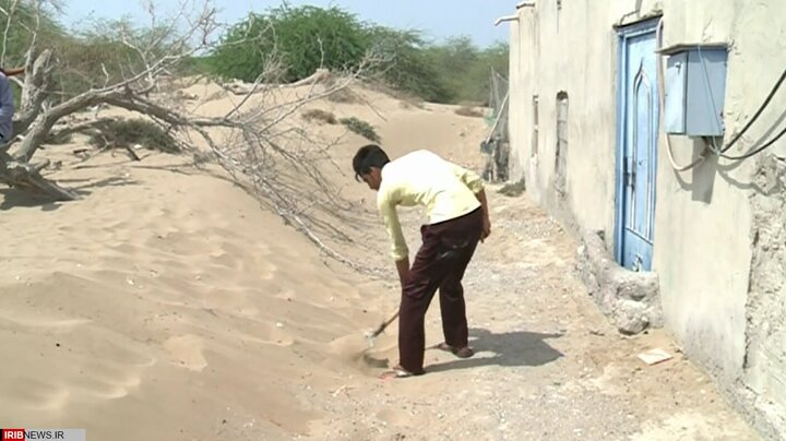 به گزارش خبر انرژی به نقل از مهر، پدیده گرد و غبار و شن‌های روان معضلی است که زیست بوم کشورها از جمله ایران را تهدید می‌کند. گسترش بیابان در نتیجه کاهش بارش و شیوه‌های نامناسب کشت در کنار تغییرات اقلیمی به موضوع دامن زده است.