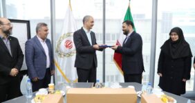 به گزارش خبر انرژی به نقل از روابط عمومی بانک ملی ایران، مدیر کل استاندارد استان تهران در این مراسم که مجید ترکمانی رئیس اداره کل شبکه و زیر ساخت و کارشناسان این اداره حضور داشتند، با گرامیداشت روز جهانی استاندارد گفت: بانک ملی ایران نخستین بانکی است که در شبکه بانکی کشور موفق به اخذ گواهینامه استاندارد آزمایشگاه INSO 17025و INSO 15408 در حوزه فناوری اطلاعات، فنون امنیتی، معیار ارزیابی امنیت فناوری اطلاعات و مولفه های تضمین امنیتی و نیز استاندارد  INSO 20843(ISO/IEC 25051) در حوزه مهندسی نرم افزار، نیازمندی های کیفی سامانه و محصول نرم افزاری و ارزشیابی دستور العمل آزمون از سازمان ملی استاندارد ایران شده است.