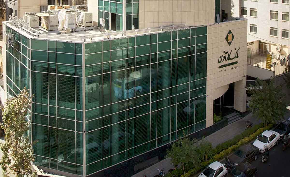 به گزارش خبر انرژی به نقل از روابط عمومی بانک کارآفرین؛ عباس خسروانی با اشاره به عملکرد این بانک در ارائه تسهیلات قرض الحسنه ازدواج و فرزندآوری گفت: بررسی عملکرد بانک کارآفرین در اعطای تسهیلات تکلیفی نشان می دهد در طی ۲٫۵سال گذشته بیش از ۵.۷ هزار میلیارد ریال تسهیلات قرض الحسنه ازدواج و ۷۵۱ میلیارد ریال تسهیلات قرض الحسنه فرزندآوری پرداخت شده است.