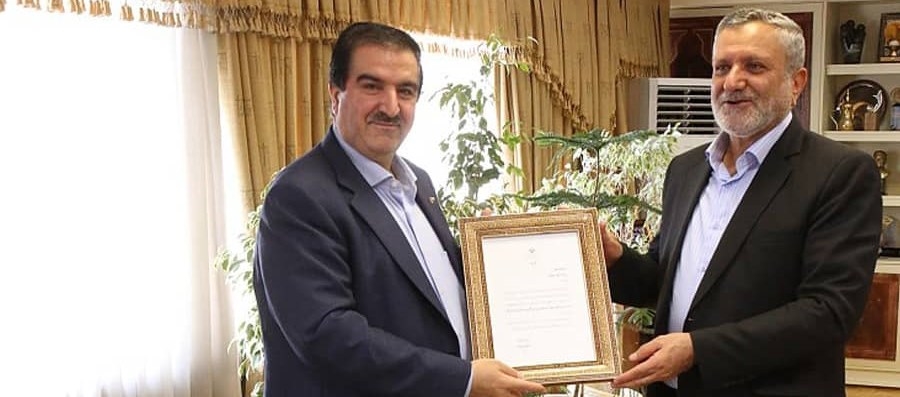 به گزارش خبر انرژی به نقل از روابط عمومی بانک رفاه کارگران، دکتر سید صولت مرتضوی با اهدای تقدیرنامه‌ای به دکتر اسماعیل للـه‌گانی مدیرعامل بانک رفاه کارگران از حسن همکاری و تلاش‌های صورت گرفته در راستای تحقق کمی و کیفی اهداف دولت در برنامه زیست‌بوم ملی اشتغال و اعطای تسهیلات اشتغالزایی از منابع تکلیفی و بودجه سنواتی و حمایت از مشاغل خانگی تقدیر و تشکر کرد.