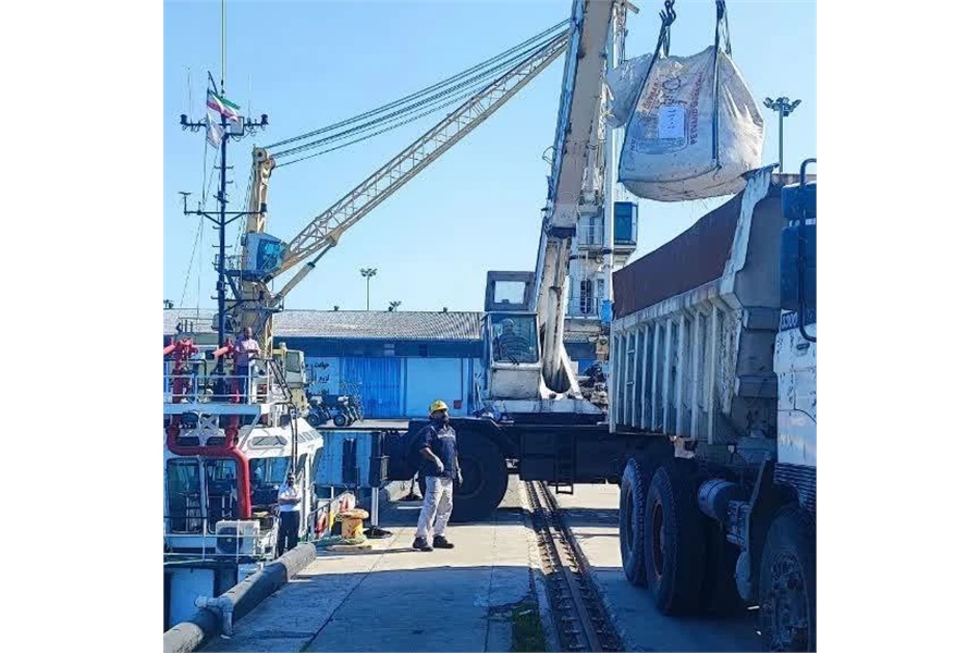 به گزارش خبر انرژی به نقل از پایگاه اطلاع‌رسانی سازمان بنادرودریانوردی، سعید کیا کجوری مدیرکل بنادرودریانوردی مازندران با اعلام این مطلب افزود : همزمان با  پنجمین روز هفته نکوداشت پدافند غیرعامل ، رزمایش استانی پدافند غیرعامل با عنوان پایداری شبکه توزیع کالاهای اساسی از طریق حمل و نقل دریایی (شرق به غرب) با فرض بلایای طبیعی (بسته شدن راه ارتباطی، قطع برق، قطع گاز و…) صبح امروز در بنادر نوشهر و فریدونکنار برگزار شد.