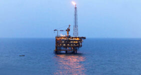 به گزارش خبرانرژی: سلمان خزایی در گفت‌وگو شانا با بیان اینکه شرکت نفت و گاز پارس بزرگ‌ترین تولیدکننده انرژی در کشور است، اظهار کرد: این شرکت روزانه معادل ۴ تا ۴.۵ میلیون بشکه نفت خام تولید می‌کند.