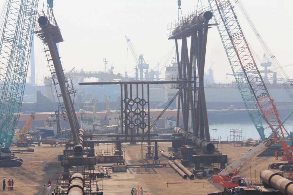 به گزارش خبر انرژی به نقل از شانا، نمایندگان در نشست علنی امروز (دوشنبه، ۱۷ مهرماه) مجلس شورای اسلامی در جریان بررسی جزئیات لایحه برنامه هفتم توسعه، با بند (الف) ماده ۴۴ این لایحه موافقت کردند.