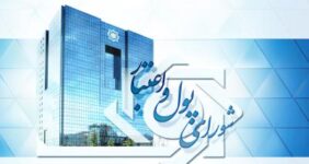 به گزارش خبر انرژی به نقل از روابط عمومی بانک مرکزی؛ شورای پول و اعتبار در یکهزار و سیصد و شصت و هشتمین جلسه خود به منظور کمک به تجهیز منابع قرض الحسنه و تنوع بخشی به تسهیلات قابل پرداخت از سوی شبکه بانکی بابت نیازهای ضروری و ترویج فرهنگ سپرده گذاری از سوی اقشار مختلف جامعه، سقف فردی تسهیلات قرض الحسنه ضروری با سپرده گذاری را برای اشخاص حقیقی ۳ میلیارد ریال تعیین کرد.