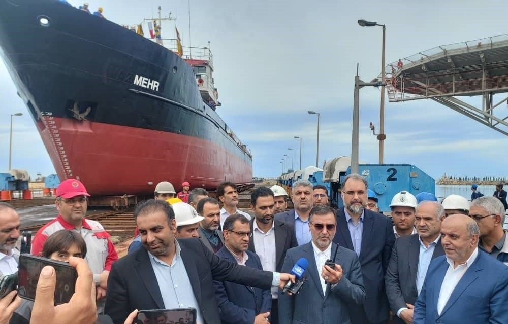 به گزارش خبرانرژی، یک شناور شرکت کشتیرانی دریای خزر که به همت شرکت کشتی‌سازی صدرای نکا به شناور کانتینری یخچالی تغییر کاربری داده شده است، صبح امروز چهارشنبه ۱۷ آبان ۱۴۰۲ طی مراسمی با حضور استاندار مازندران به آب انداخته شد.