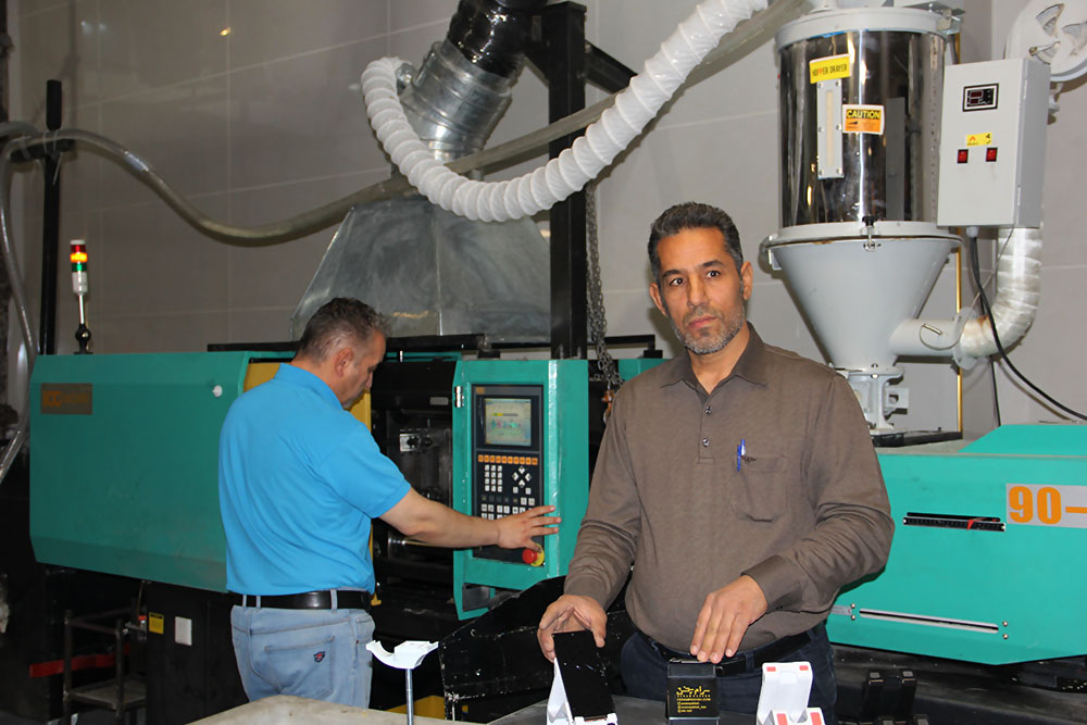 به گزارش خبرانرژی به نقل از خبربازار| رها طالبی اردکانی: اولین محصول این شرکت پایه تنظیمی رادیاتورهای پنلی و آلومینیومی شوفاژ است که با تولید روزانه ۳ هزار پایه اکنون به برند معتبری در این عرصه تبدیل شده و در اغلب خانه‌های ایرانی از این پایه‌ها برای نصب رادیاتور استفاده می‌شود.