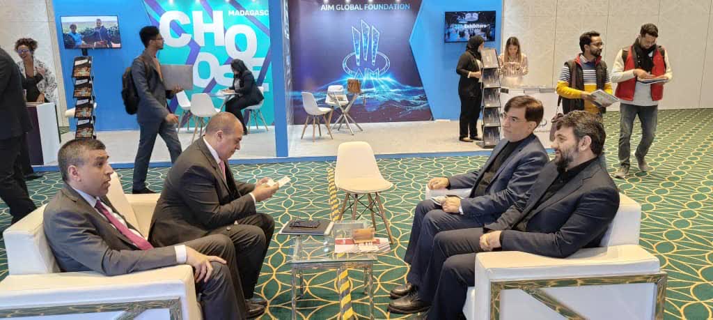 به گزارش خبرانرژی به نقل از فرینا، حجت‌الله عبدالملکی در بازدید از این رویداد بین‌المللی، ضمن گفتگو با نهادهای اصلی و سرمایه‌گذاران کشورهای مختلف حاضر در نمایشگاه، اطلاعات مربوط به ۱۰۰۰ بسته سرمایه‌گذاری در این مناطق را با هدف ارائه به سرمایه‌گذاران و فعالین اقتصادی این کشورها ارائه کرد.