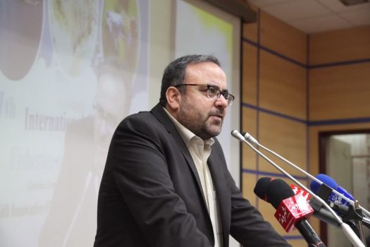 به گزارش خبر انرژی به نقل از روابط عمومی سازمان شیلات ایران، سیدحسین حسینی در هفتمین کنگره بین‌المللی تحقیقات شیلات و آبزیان و رویداد فناوری‌‌های نوین شیلاتی با رویکرد آموزشی، توانمندسازی و کارآفرینی که با حضور برخط ۱۸ کشور پیشرو در این صنعت و مسوولان تحقیقاتی، آموزشی، بخش خصوصی و … در مرکز آموزش امام خمینی از امروز آغاز شد، با اشاره به صید مسوولانه گفت: برای تولید پایدار باید به سمت کشت آب‌ورزی پیش رویم و در این راستا لازم است از تمام ظرفیت‌های تحقیقاتی، بهره‌برداران، متولیان و دانشگاه‌ها استفاده شود.