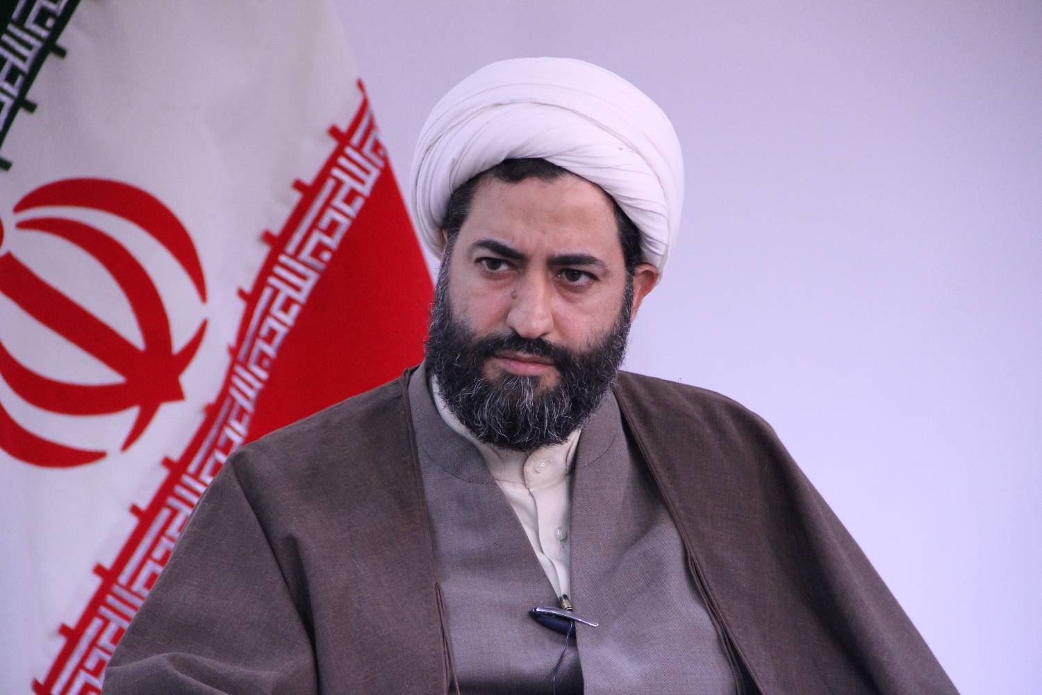 به گزارش خبر انرژِی به نقل از روابط عمومی مرکز توسعه فرهنگ و هنر در فضای مجازی، دکتر حامد حاجی‌ملامیررایی در نشست کمیته علمی پنجمین همایش ملی سواد رسانه‌ای ایران که با حضور اعضا برگزار شد، با تاکید بر تسری چنین نشست‌هایی و سیاست‌پژوهی‌های علمی به تصمیم‌سازی‌های موثر در کشور گفت: ساز و کارهای حکمرانی و حاکمیت تصلب خاصی دارد و ما باید انعطاف و نشاط و روح علمی این نشست‌ها را به سمت تصمیمات و حکمرانی فرهنگی خودمان و حکمرانی که باید محقق شود تسری بدهیم.