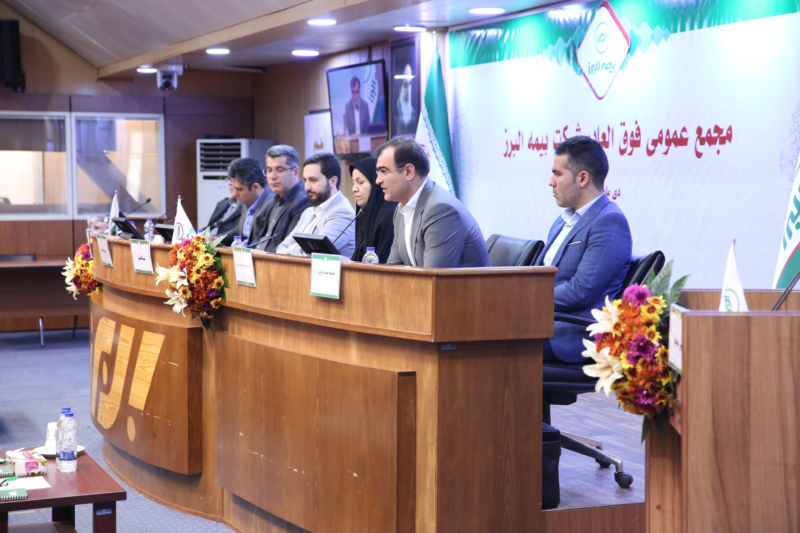 به گزارش خبر انرژی به نقل از روابط عمومی و امور بین الملل بیمه البرز،  موسی رضایی، مدیرعامل و نایب رییس هیات مدیره این شرکت در مجمع عمومی فوق العاده مذکور اعلام کرد: در هشت ماه سال جاری درآمد حاصل از صدور بیمه نامه های بیمه البرز ۱۱۸ هزار و ۳۱۱ میلیارد ریال بود که نسبت به مدت مشابه سال گذشته ۱۱۲ درصد رشد داشت این در حالی است که نسبت خسارت از ۵۸ درصد در سال گذشته به ۴۳ درصد در هشت ماه سال جاری کاهش یافته است.