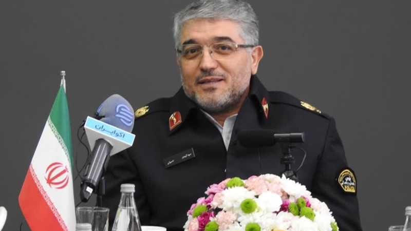 به گزارش خبرانرژی به نقل از راهور: سردار سید تیمور حسینی در حاشیه بازدید از شرکت بازرسی کیفیت و استاندارد ایران که به مناسبت روز ملی هوای پاک انجام شد، اظهار داشت: حوزه ترافیک یک حوزه استثنایی است و از ابعاد مختلف، فعالیت و کیفیت این سیستم روی زندگی تک تک آدم‌ها تاثیر دارد چرا که مخاطب این حوزه، همه افراد جامعه را در بر می‌گیرد و همه وظیفه دارند که به ارتقاء کیفیت و استاندارد این حوزه کمک کنند.