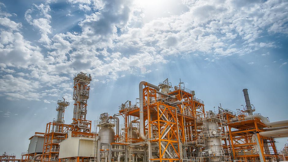به گزارش خبر انرژی به نقل از شرکت ملی گاز ایران، احمد زمانی با اشاره به آمادگی کامل پالایشگاه‌های گاز کشور در روزهای سرد سال اظهار کرد: اکنون روزانه بیش از ۸۴۰ میلیون مترمکعب گاز به خطوط سراسری تحویل می‌شود.
