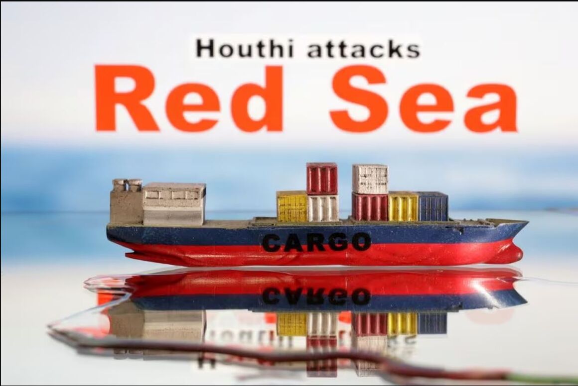 به گزارش خبر انرژی به نقل از خبرگزاری رویترز، نیروهای حوثی یمن روز جمعه (ششم بهمن‌ماه) حمله به کشتی‌ها در دریای سرخ را تشدید کردند و حمله راکتی به یک نفتکش متعلق به شرکت ترافیگورا باعث آتش‌سوزی شد.