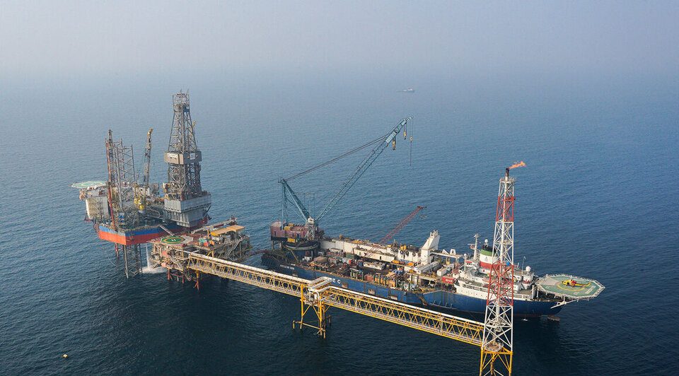 به گزارش خبر انرژی به نقل از شرکت ملی نفت ایران، پیرو نشست‌های پیگیری دوره‌ای طرح فشارافزایی پارس جنوبی که به طور منظم در شرکت ملی نفت ایران برگزار می‌شود، روز دوشنبه (۱۸ دی‌ماه) جلسه‌ای با حضور محسن خجسته‌مهر، مدیرعامل شرکت ملی نفت ایران، مدیران ارشد شرکت ملی نفت و شرکت نفت و گاز پارس، شرکت مشاور طرح و جمعی از خبرگان و متخصصان این حوزه برگزار شد.