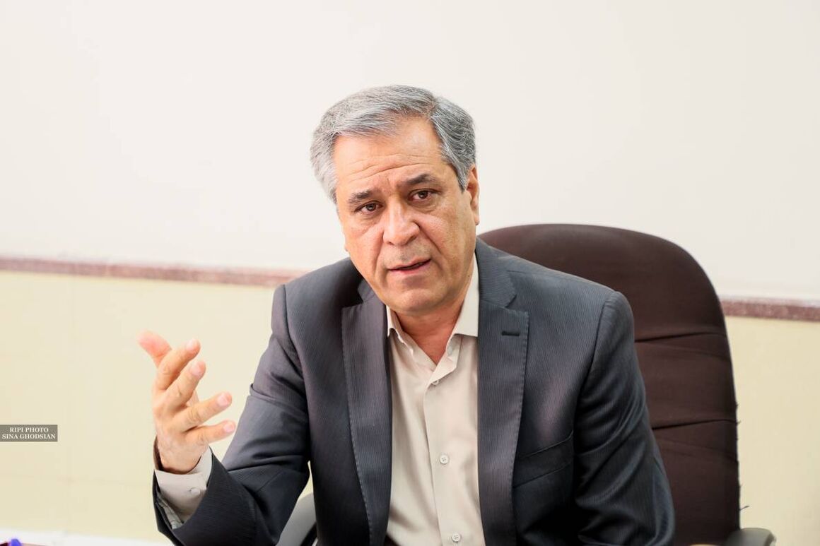 به گزارش خبر انرژی، مهدی رشیدزاده در گفت‌وگو با خبرنگار شانا، با بیان اینکه کاتالیست‎ها به‌علت ارزش افزوده‌ای که در پالایشگاه‌ها و پتروشیمی‌ها ایجاد می‌کنند در کل دنیا به‌عنوان ماده‌ای راهبردی به‌شمار می‌روند، گفت: در سال‌های اخیر به واسطه تحقیق و پژوهش و ایجاد شرکت‌های دانش‌بنیان و توسعه‌دهنده در حوزه کاتالیست، ۷۰ درصد کاتالیست‌های اصلی مورد نیاز صنعت نفت در داخل کشور تولید می‌شود.