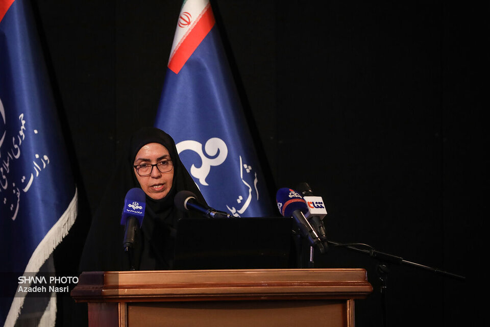 به گزارش خبر انرژی به نقل از شانا، فاطمه ناطقی در نخستین گردهمایی «شورای حقوقی صنعت نفت» اظهار کرد:  از سال ۱۳۳۹ با تصویب آیین‌نامه معاملات شرکت نفت همه معاملات از طریق آن انجام می‌شد و با تصویب قانون برگزاری مناقصات در سال ۱۳۸۳، شرکت‌های تابع وزارت نفت مکلف به استفاده از آن شدند و تنها براساس ماده ۱۱ قانون وظایف و اختیارات وزارت نفت قراردادهای مربوط به انجام عملیات در میدان‌های مشترک با تایید وزیر  نفت از شمول آن خارج شدند.