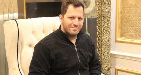 به گز ارش خبرانرژی: بهزاد حسن‌پور در گفت وگو با وقایع نیوز، رنگ‌بندی، راحتی، استاندارد بودن و استفاده از چرم طبیعی را از ویژگی‌های منحصر بفرد محصولات تولید معراج طب تبریز عنوان کرد و افزود: در حال حاضر، محصولات معراج طب تبریز شامل کفش و دمپایی مردانه وزنانه با رنگ‌های مختلف از چرم طبیعی گاوی تولید می‌شود.