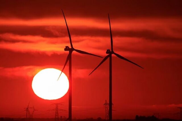به گزارش خبر انرژی به نقل از ایسنا، اروپا، تولید برق تجدیدپذیر خود را در راستای تلاش‌ها برای حذف وابستگی به واردات انرژی از روسیه و کمک به دستیابی به هدف اقلیمی خود که صفر کردن انتشار کربن تا سال ۲۰۵۰ است، افزایش می‌دهد.