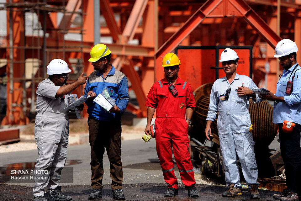 به گزارش خبرانرژی به نقل از شانا، معاونت توسعه مدیریت و سرمایه انسانی وزارت نفت از ابتدای دولت سیزدهم بر اساس جایگاه، نقش و مأموریت ذاتی خود همسو با اسناد و تکالیف بالادستی و چشم‌انداز، مأموریت و اهداف کلان صنعت نفت و با نگاهی واقع‌بینانه و توسعه‌گرا به سیاستگذاری کلان، تنظیم‌گری، راهبری و کنترل، نظارت عالیه بر فرآیندها و رویه‌های حوزه منابع انسانی پرداخته است.