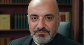 به گزارش خبر انرژی به نقل از خبربازار؛ سال ها بصورت تخصصی به آموزش در زمینه بهداشت خانواده از نظر اسلام و ماساژ پرداخته که حاصل آن تربیت بیش از17هزار شاگرد دراین زمینه ها است. کار را از روی چمن های دانشکده پزشکی شیراز آغاز و در تالار و محققان آستان قدس رضوی شهر مشهد بزرگ ترین کارش یعنی احیای ماساژ ایرانی با نام ماساژ کاریزرا انجام داد. تا به امروز وی تنها ایرانی صاحب سبک اختصاصی ماساژ در جهان است. فرصتی دست داد تا با امیر حسین آریا ابداع کننده ماساژ ایرانی کاریز گفتگویی انجام دهیم.