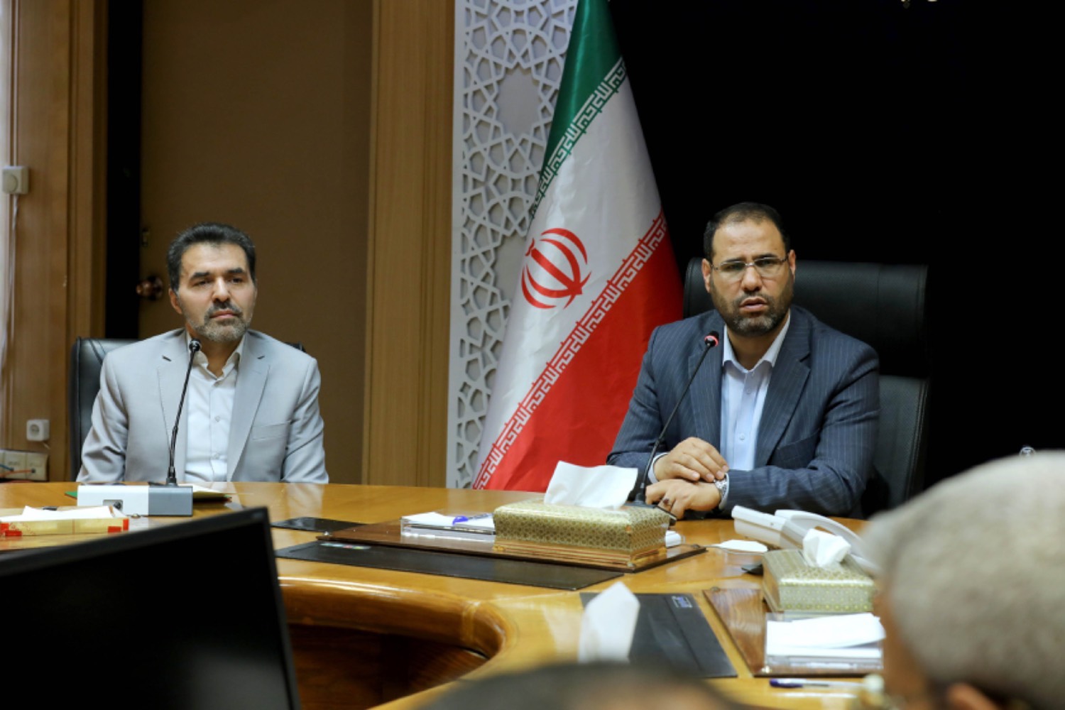 به گزارش خبرانرژی به نقل از روابط عمومی صندوق ذخیره فرهنگیان، دکتر رضامراد صحرایی در دیدار با مدیرعامل، رییس و اعضای هیات مدیره و معاونان صندوق و مدیران عامل و اعضای هیات مدیره هلدینگ های تابعه، ضمن تبریک آغاز سال جدید و عید سعید فطر، با اشاره به نامگذاری سال ۱۴۰۳ از سوی رهبر معظم انقلاب به عنوان جهش تولید با مشارکت مردم، اهمیت منزلت، معیشت و خلق ثروت برای معلمان را مورد تاکید قرار داد و گفت: بخشی از منزلت معلمان در گرو معیشت آنان بوده و تقویت معیشت توسط شما مستلزم خلق ثروت برای آنهاست و صندوق نقش مهم و جدی در این زمینه دارد.