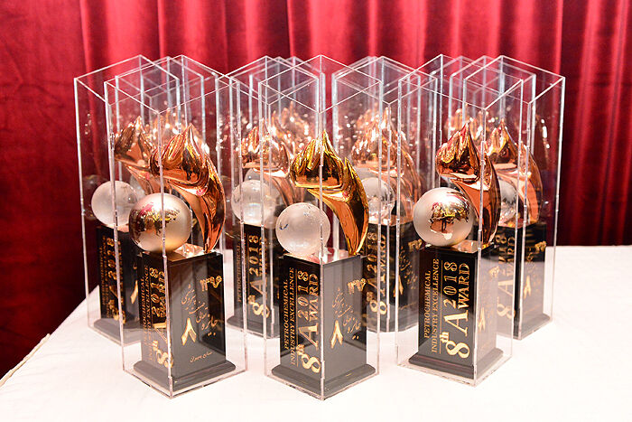 به گزارش خبرانرژی به‌نقل از شرکت ملی صنایع پتروشیمی، مرتضی شاهمیرزایی عصر روز شنبه (هشتم اردیبهشت) در نخستین نشست شورای سیاست‌گذاری یازدهمین دوره جایزه تعالی صنعت پتروشیمی، با بیان اینکه افزون بر ضرورت مشارکت گسترده هلدینگ‌ها و مجتمع‌های پتروشیمی، باید زمینه حضور طرح‌های پتروشیمی و دیگر شرکت‌های فعال صنعت نفت در فرایند جایزه تعالی فراهم شود، بیان کرد: مجتمع‌ها و طرح‌های پتروشیمی باید حضوری فعال‌تر در دوره یازدهم جایزه تعالی پتروشیمی داشته باشند تا مسیر توسعه پایدار صنعت پتروشیمی و تکمیل زنجیره ارزش، با تفکری راهبردی و هوشمندانه هموار شود.