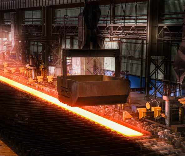 به گزارش خبرانرژی به نقل از ایرنا، انجمن تولیدکنندگان فولاد ایران آمار کامل حجم و ارزش صادرات سال ۱۴۰۲ زنجیره فولاد کشور را منتشر کرد که از مهم‌ترین دستاوردهای صنعت فولاد، رشد ۱۸ درصدی ارزش صادراتی زنجیره فولاد معادل تقریبی ۱.۲ میلیارد دلار است.
