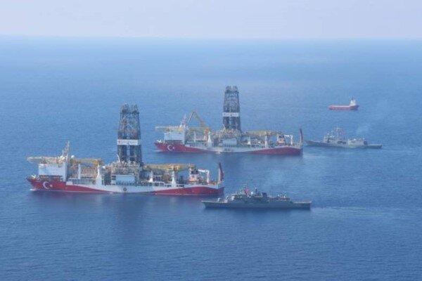 به گزارش خبرانرژی به نقل از خبرگزاری مهر، عبدالمهدی مجتهدی مدیرعامل شرکت عملیات اکتشاف نفت، با اشاره به موفقیت‌های این شرکت در دو سال گذشته بیان کرد: پیش از این، از میان هشت دستگاه حفاری تحت مالکیت این شرکت، فقط پنج دستگاه فعال بود و از سه دستگاه دیگر به‌عنوان قطعات یدکی استفاده می‌شد، اما در دو سال گذشته موفق شدیم این سه دکل را تجهیز و قرارداد کاری برای آن‌ها امضا کنیم.