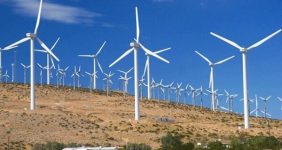 به گزارش خبرانرژی به نقل از ایسنا، علیرضا پرنده مطلق امروز در نشست خبری افتتاح طرح‌های آب و برق استان سیستان و بلوچستان با بیان اینکه استان سیستان و بلوچستان یکی از غنی‌ترین استان‌های کشور در حوزه انرژی‌های تجدیدپذیر است که در بخش‌های انرژی خورشیدی در سراسر استان، انرژی بادی در منطقه میل نادر، انرژی زمین گرمایی در منطقه تفتان و انرژی امواج دریا در جنوب استان از توانمندی‌های بالایی برخوردار است، اظهار کرد: در حال حاضر در استان سیستان و بلوچستان ۶۰ مگاوات نیروگاه تجدیدپذیر نصب شده وجود دارد که ۱۰ مگاوات آن در منطقه زاهدان به صورت خورشیدی در گذشته نصب شده بود و ۵۰ مگاوات دیگر در شمال استان در منطقه میل نادر در سال‌های اخیر به صورت انرژی بادی احداث شده است.