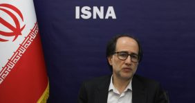 به گزارش خبرانرژی، «احمد منتظری» در حاشیه سفر یزد با حضور در دفتر ایسنا ضمن تسلیت شهادت جانسوز سید الشهدای خدمت آیت الله رئیسی و همراهانشان در حادثه سقوط بالگرد، یکی از اقدامات اساسی شرکت مهندسی آب و فاضلاب کشور را تضمین کیفیت آب شرب مطابق با توصیه‌های سازمان بهداشت جهانی به کشورهای عضو، از طریق اجرای برنامه ایمنی آب در سراسر کشور خواند و گفت: این برنامه مبتنی بر مدیریت ریسک است که اصل آن نیز به پیشگیری از وقوع بحرانها با استفاده از ابزارهای در اختیار متولیان و ساز و کارهای ایجاد شده است.