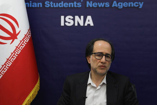 به گزارش خبرانرژی، «احمد منتظری» در حاشیه سفر یزد با حضور در دفتر ایسنا ضمن تسلیت شهادت جانسوز سید الشهدای خدمت آیت الله رئیسی و همراهانشان در حادثه سقوط بالگرد، یکی از اقدامات اساسی شرکت مهندسی آب و فاضلاب کشور را تضمین کیفیت آب شرب مطابق با توصیه‌های سازمان بهداشت جهانی به کشورهای عضو، از طریق اجرای برنامه ایمنی آب در سراسر کشور خواند و گفت: این برنامه مبتنی بر مدیریت ریسک است که اصل آن نیز به پیشگیری از وقوع بحرانها با استفاده از ابزارهای در اختیار متولیان و ساز و کارهای ایجاد شده است.