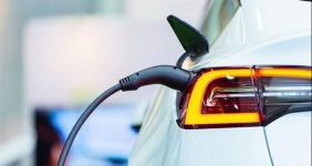 به گزارش خبرانرژی به نقل از ایسنا، برای متقاضیان خودروهای برقی وارداتی که طی بازه هفت روزه (۲۷ لغایت دوم خرداد ماه) نسبت به افتتاح حساب وکالتی و واریز وجه ۱۰۰ میلیون تومانی در این حساب اقدام کرده‌ بودند، از عصر روز یکشنبه (۳۰ اردیبهشت ماه) تا ساعت ۲۳ و ۵۹ دقیقه شنبه شب (پنجم خرداد ماه) این امکان فراهم بود که از میان هفت مدل خودروی برقی وارداتی عرضه شده از طریق سامانه یکپارچه خودروهای برقی برای انتخاب و ثبت درخواست یک خودرو، آن هم بدون شرایط و محدودیت ثبت‌نام‌ در طرح‌های فروش خودروها، اقدام کنند.