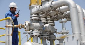 یه گزارش خبرانرژی، عباس زرعانژاد در گفت‌وگو با خبرنگار شانا با اشاره به اینکه خانه گاز ایران سه سال پیش با رویکرد و چارچوب آینده‌پژوهی و بررسی چالش‌های این حوزه ایجاد شد، بیان کرد: امسال در نمایشگاه نفت موفق شدیم تفاهم‌نامه ایجاد خانه پتروشیمی و پالایش و پخش را هم امضا کنیم.