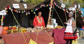 به گزارش خبرانرژی: ایوب فصاحت در گردهمایی مدیران‌ عامل اتحادیه‌ها و تعاونی‌های عشایری کشور با بیان این مطلب، اظهار داشت: تعاونی‌ ها یک الگوی اقتصادی هستند و اساس تعاونی‌ها در اقتصاد این است که تولید و توزیع ثروت را عادلانه کنند.