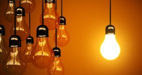 به گزارش خبرانرژی، فریدون حسنوند در گفت‌وگو با ایسنا، با اشاره به جلسات کمیسیون انرژی با مسئولان وزارت نیرو درباره تمهیدات این وزارتخانه برای تامین برق در فصل گرم سال اظهار کرد: ما همه ساله قبل از شروع فصل گرم سال جلسات مشترکی با وزارتخانه‌های نفت و نیرو برای موضوع تامین خوراک و موارد مرتبط داریم.به گزارش خبرانرژی، فریدون حسنوند در گفت‌وگو با ایسنا، با اشاره به جلسات کمیسیون انرژی با مسئولان وزارت نیرو درباره تمهیدات این وزارتخانه برای تامین برق در فصل گرم سال اظهار کرد: ما همه ساله قبل از شروع فصل گرم سال جلسات مشترکی با وزارتخانه‌های نفت و نیرو برای موضوع تامین خوراک و موارد مرتبط داریم.