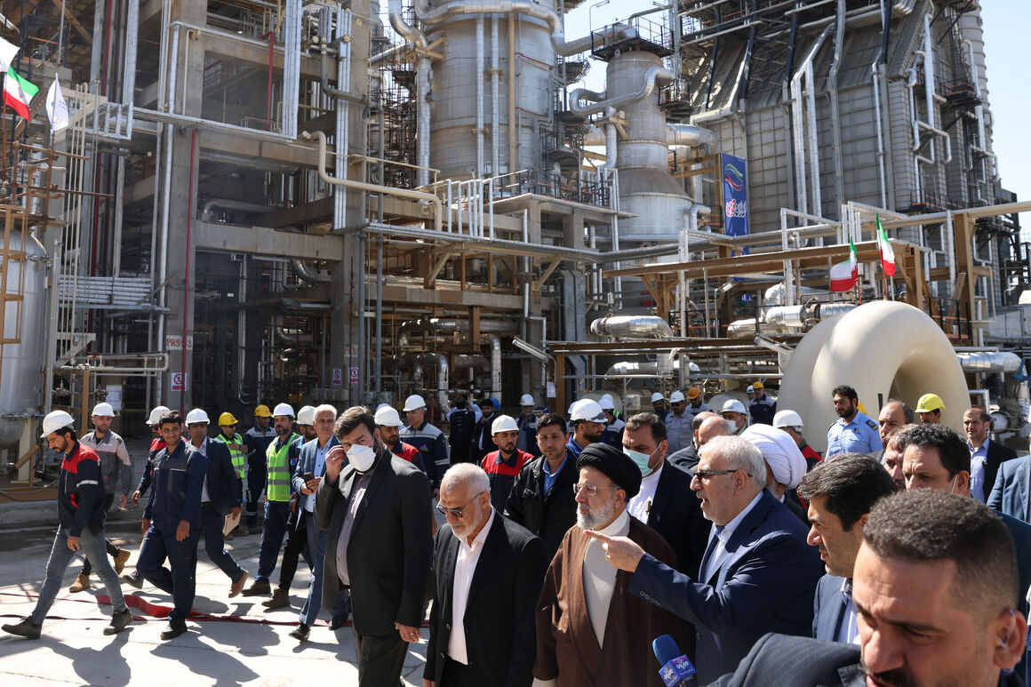 به گزارش خبرانرژی به نقل از ایرنا، مجتبی یوسفی اظهار کرد: توسعه پالایشگاه آبادان در دولت سیزدهم با وجود همه تحریم‌ها و کارشکنی‌ها نماد خودباوری ملی است.