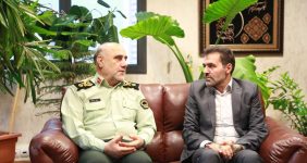 به گزارش خبرانرژی به نقل از روابط عمومی و امور بین الملل صندوق ذخیره فرهنگیان، سردار رحیمی رییس پلیس امنیت اقتصادی فراجا به همراه معاونان خود امروز با حضور در محل صندوق ذخیره فرهنگیان با دکتر احمدی مدیرعامل صندوق دیدار و تاکید کرد صندوق ذخیره به عنوان یک بنگاه اقتصادی متعلق به فرهنگیان کشور نیازمند حمایت همه جانبه می‌باشد تا بتواند درفضایی آرام، امن و شفاف با قوت و قدرت برنامه‌های خود را جهت بهبود و توسعه و جهش این مجموعه پیش ببرد.