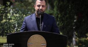 به گزارش خبرانرژی به نقل از شانا، سیداحسان خاندوزی امروز (سه‌شنبه، هشتم خرداد) در نشست خبری با اشاره به گزارش بانک جهانی درباره رشد اقتصادی کشور، توضیح داد: گزارش‌های اخیر نهادهای بین‌المللی و بانک جهانی تأکید کرده که رشد اقتصادی ایران به مرحله پایداری رسیده است. از سویی رشد اقتصادی دهه ۹۰ از سال ۱۴۰۰ به بعد، وارد مسیر تازه‌ای شده و از نرخ‌های رشد پایین و منفی عبور کرده‌ایم.