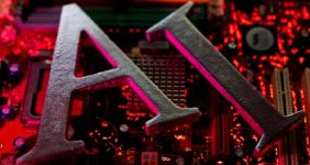 به گزارش خبرانرژی به نقل از ایسنا، دکتر مجید عمیدپور در نخستین رویداد به کارگیری هوش مصنوعی در بخش تولید برق؛ تحولات و نوآوری‌ها که صبح امروز در محل پژوهشگاه نیرو برگزار شد، ضمن تسلیت شهادت رئیس جمهور و همراهانش، شهادت وی را در راستای اجرای یکی از پروژه‌های حوزه انرژی دانست و ابراز امیدواری کرد که مجموعه‌های دولتی بتوانند خدمتگذار مردم باشند.