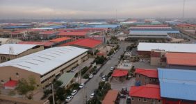 به گزارش خبرانرژی، بررسی جدیدترین گزارش مرکز پژوهشهای مجلس از پایش بخش حقیقی اقتصاد ایران در فروردین ۱۴۰۳ بخش صنعت و معدن نشان میدهد که در این ماه نسبت فروردینماه ۱۴۰۲، شاخص تولید شرکتهای صنعتی بورسی (بررسی وضعیت ۳۲۲ شرکت صنعتی بورسی) کاهش ۱.۳ درصدی و شاخص فروش افزایش ۱.۵ درصدی را تجربه کرده است.