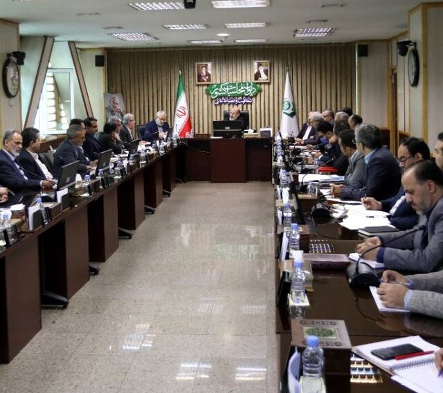 به گزارش خبرانرژی به نقل از ایسنا، در این نشست که مدیرعامل، اعضای هیات مدیره و تعدادی از مدیران شرکت نفت و گاز پارس حضور داشتند، سید احمد رضا دستغیب با بیان اینکه هدف از برپایی اینگونه جلسات، نه صرفاً رسیدگی بلکه تعامل با شرکت ها و دستگاه هاست، گفت: مهمترین دغدغه و سوال درباره شرکت نفت و گاز پارس این است که با توجه به عدم استقلال در فعالیت ها، ماهیت شرکتی آن دارای ابهام است.